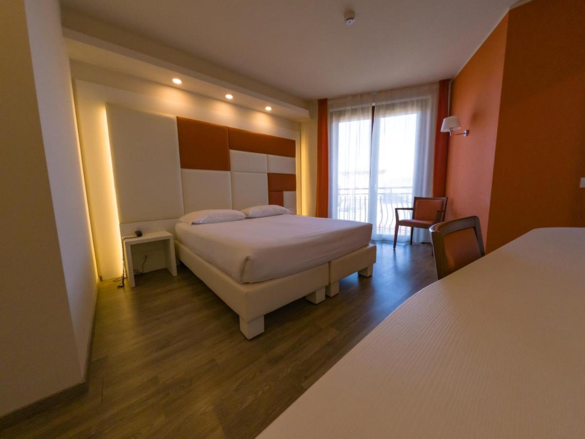 Hotel Sirio Medolago Esterno foto