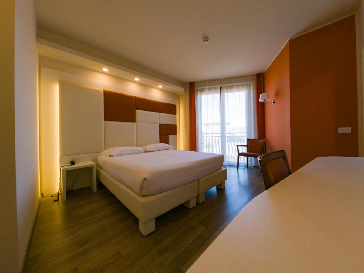Hotel Sirio Medolago Esterno foto