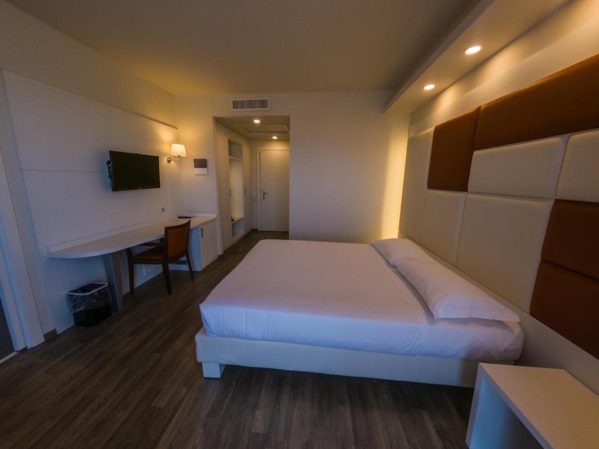 Hotel Sirio Medolago Esterno foto