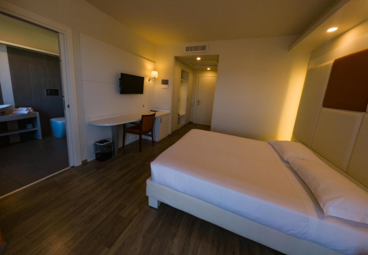 Hotel Sirio Medolago Esterno foto