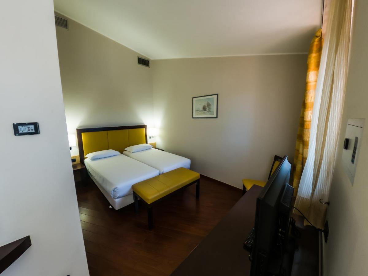 Hotel Sirio Medolago Esterno foto