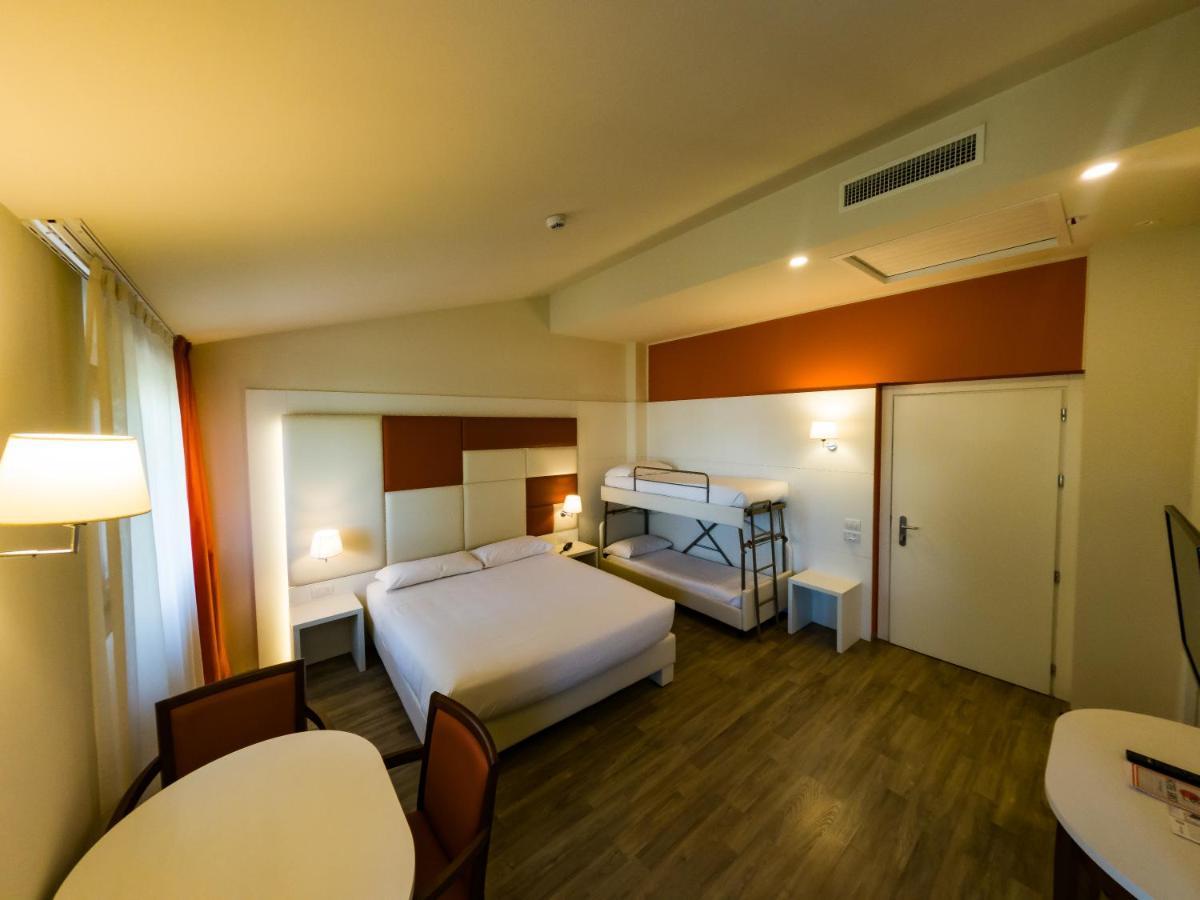 Hotel Sirio Medolago Esterno foto