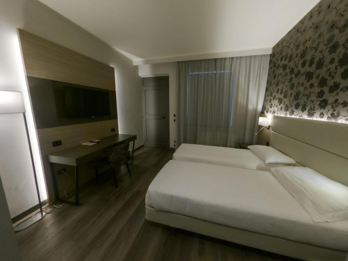 Hotel Sirio Medolago Esterno foto
