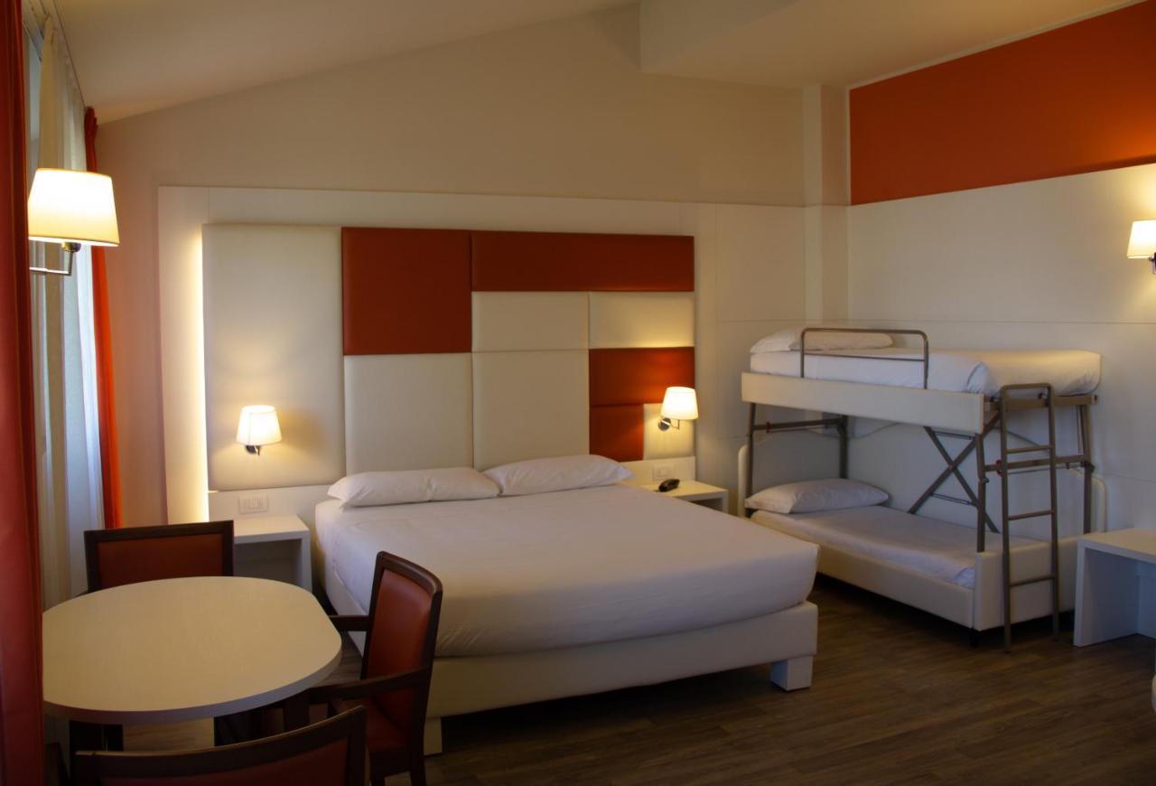 Hotel Sirio Medolago Esterno foto