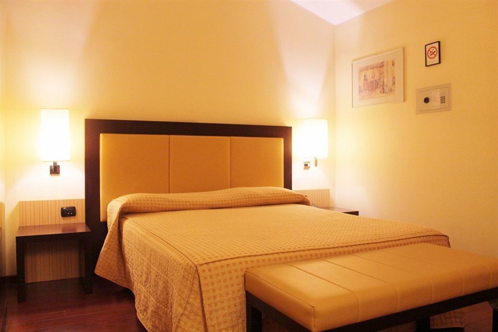 Hotel Sirio Medolago Esterno foto
