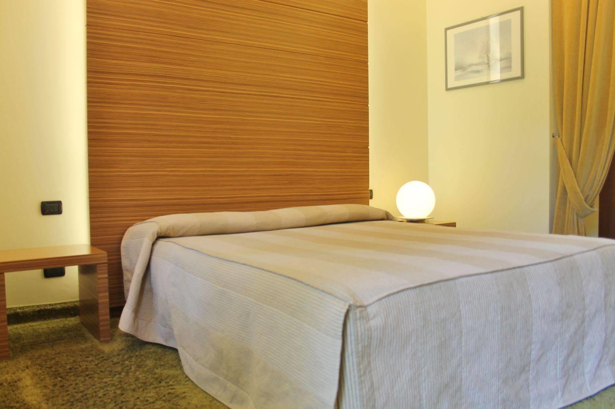 Hotel Sirio Medolago Esterno foto