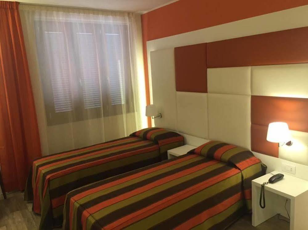 Hotel Sirio Medolago Esterno foto